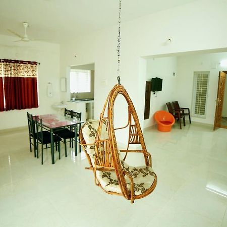 Truelife Homestays - Alamelu Avenue - Fully Furnished Ac 2Bhk Apartments In Tirupati - Walkable To Restaurants & Super Market - Fast Wifi - Kitchen - Easy Access To Airport, Railway Station, Sri Padmavathi & Tirumala Temple エクステリア 写真