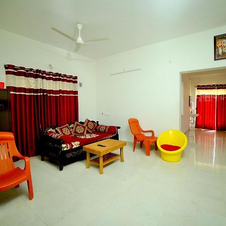 Truelife Homestays - Alamelu Avenue - Fully Furnished Ac 2Bhk Apartments In Tirupati - Walkable To Restaurants & Super Market - Fast Wifi - Kitchen - Easy Access To Airport, Railway Station, Sri Padmavathi & Tirumala Temple エクステリア 写真